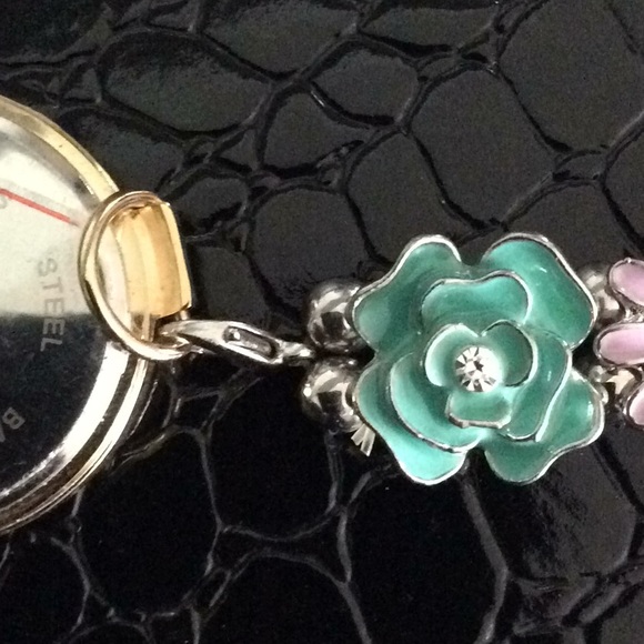 Classic Stretch 6” stretch bracelet Watch. 7 flwrs - Picture 3 of 4